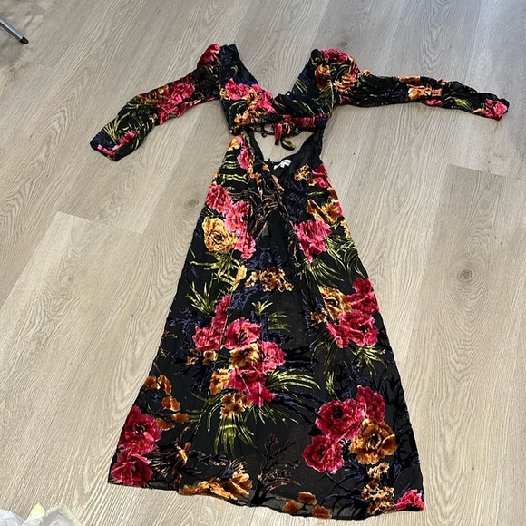 We Wore What Devore Velvet MIDI Dress - Picture 5 of 9